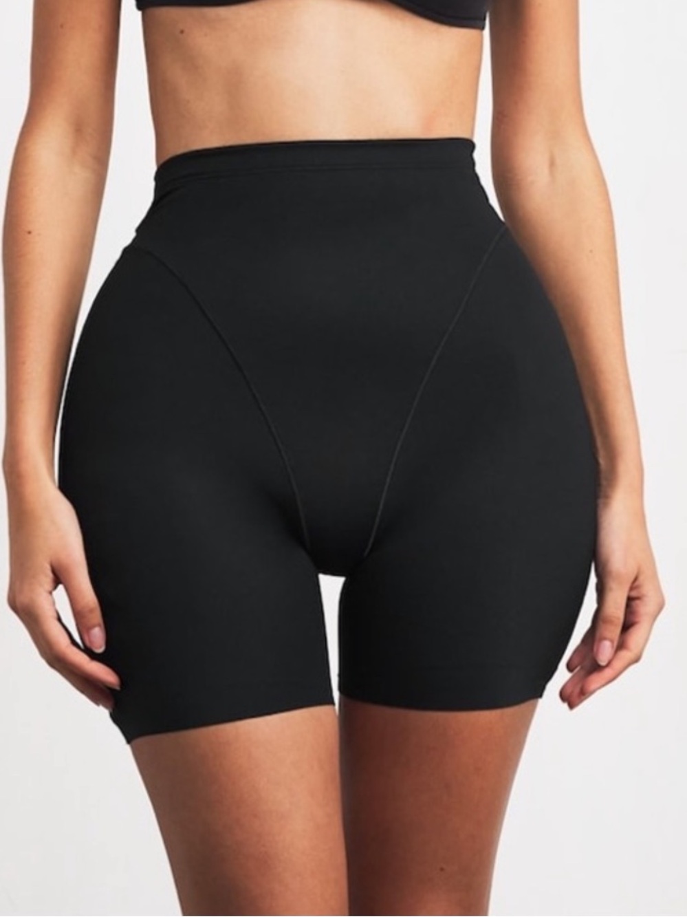 Skims body Butt & hip enhancing mid thigh shorts color onyx